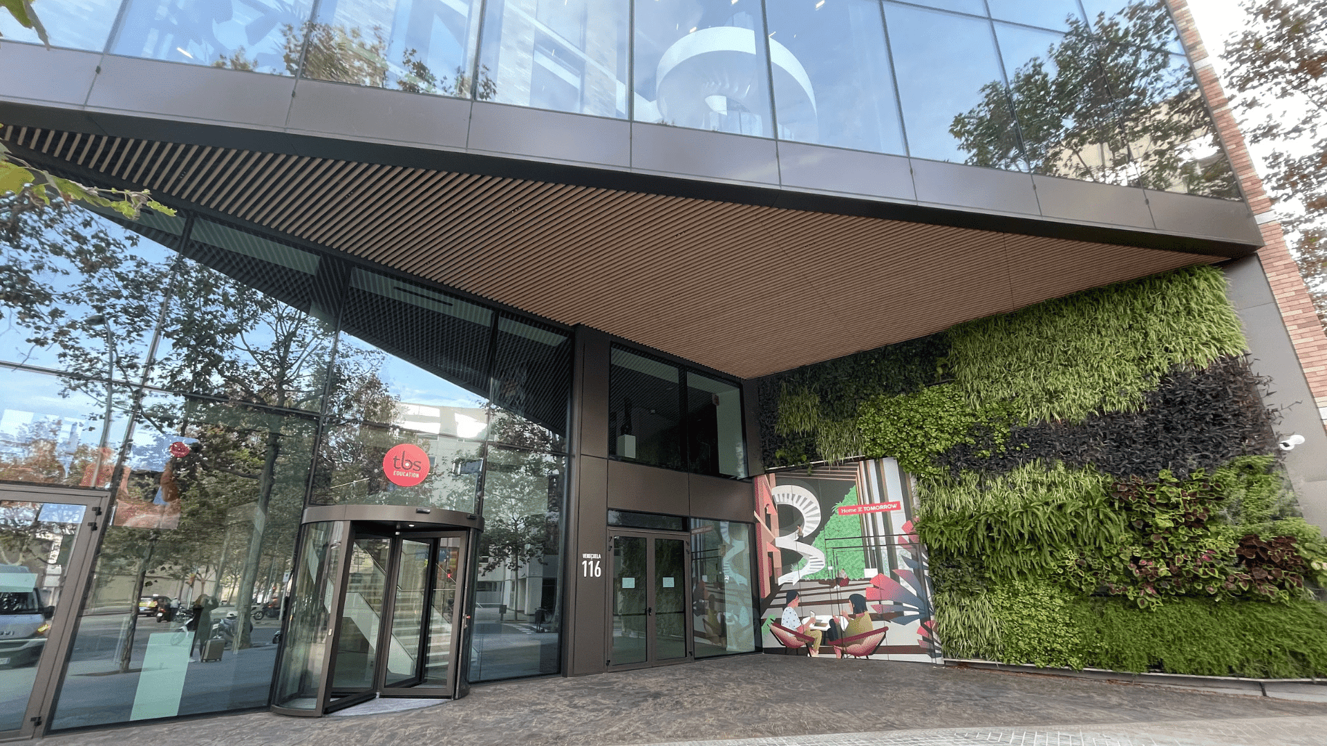 TBS Education : inauguration du campus barcelonais, nouveaux programmes et pédagogie innovante