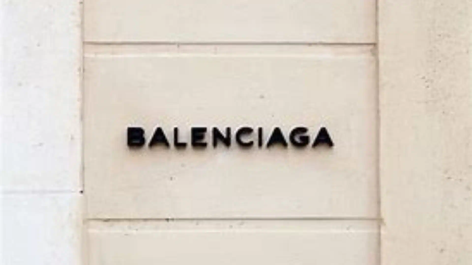 Le dossier Balenciaga : salaires, processus de recrutement, carrière