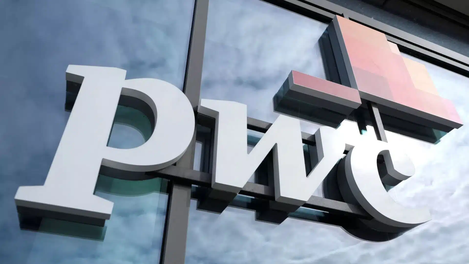 Le dossier PwC : salaires, processus de recrutement, carrière