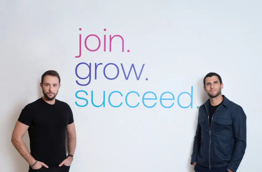 Quelles sont 15 les startups françaises qui ont le plus recruté sur les 12 derniers mois ?