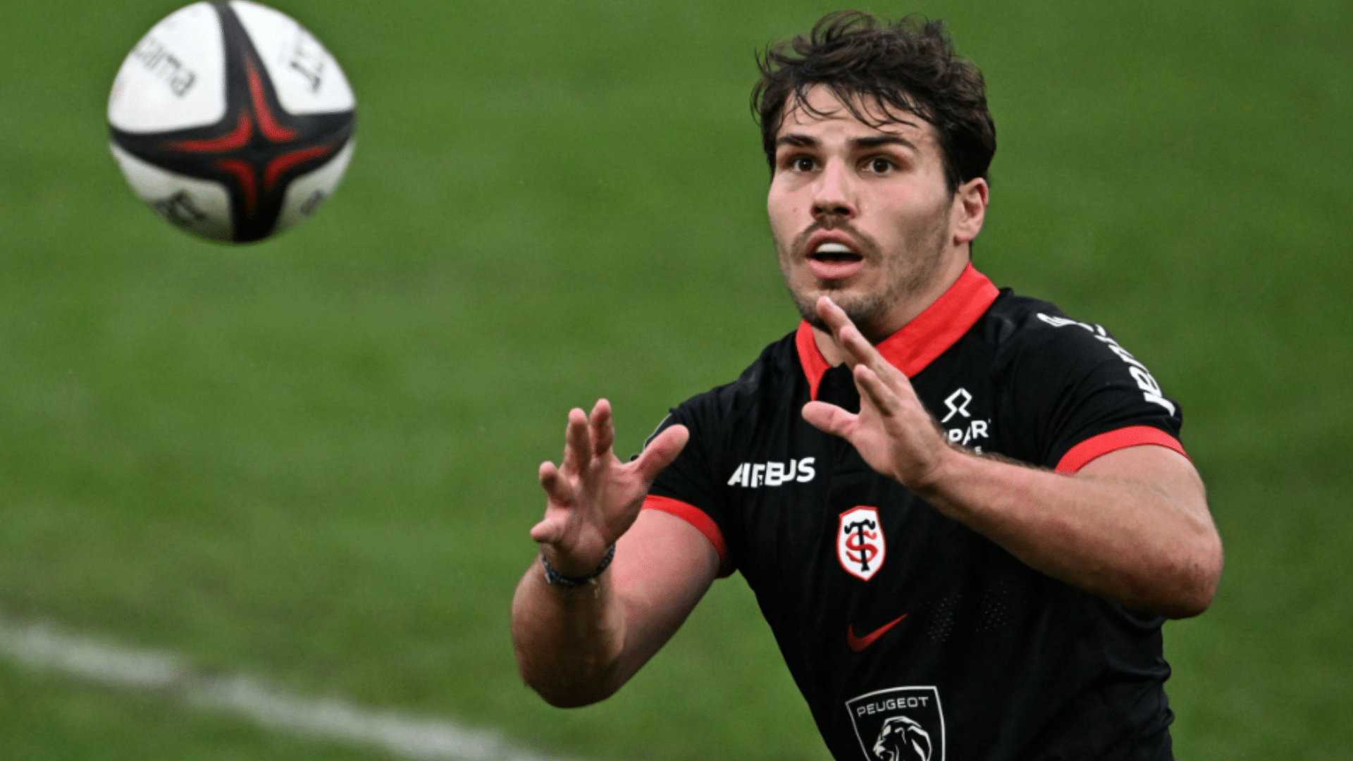 Antoine Dupont : parcours, palmarès, rugby, école de commerce