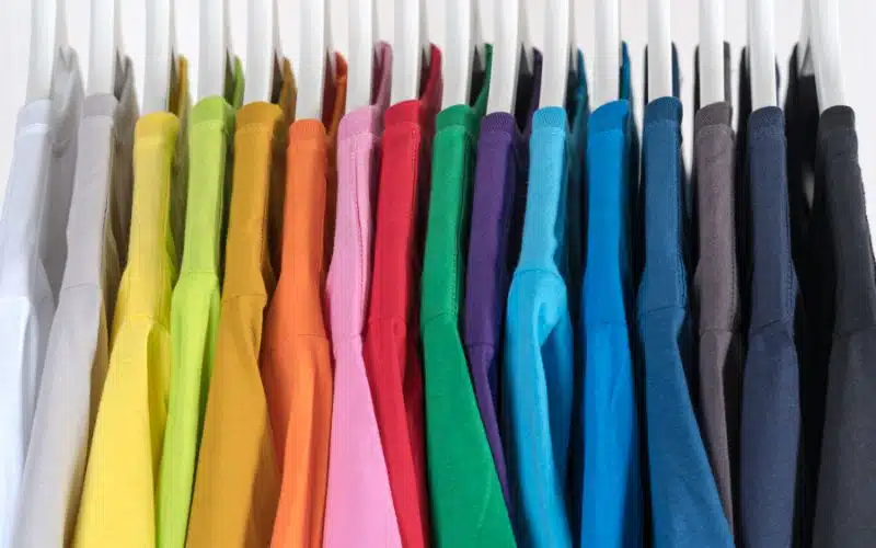 Choisir les vêtements publicitaires adaptés à votre école : le guide pratique