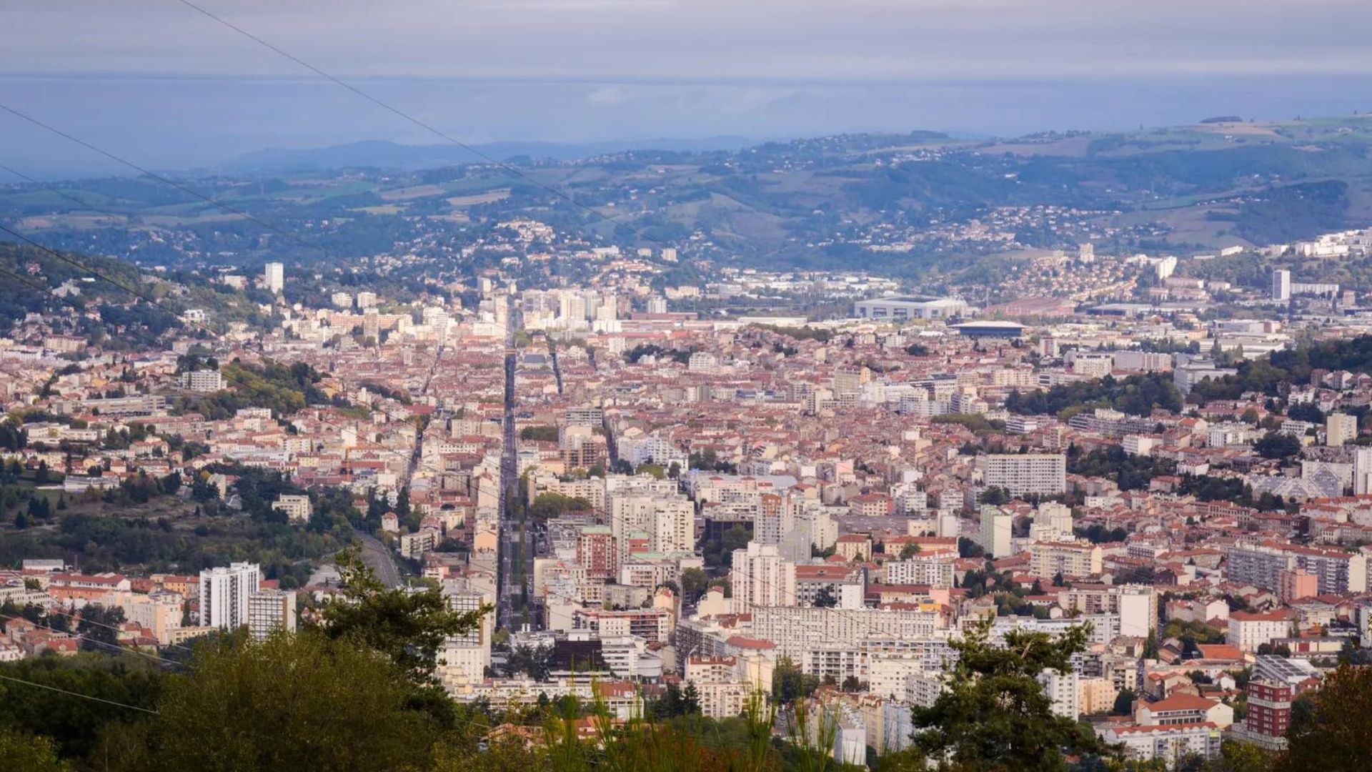 Saint-Étienne : histoire industrielle, culture, Grandes Ecoles et entreprises implantées
