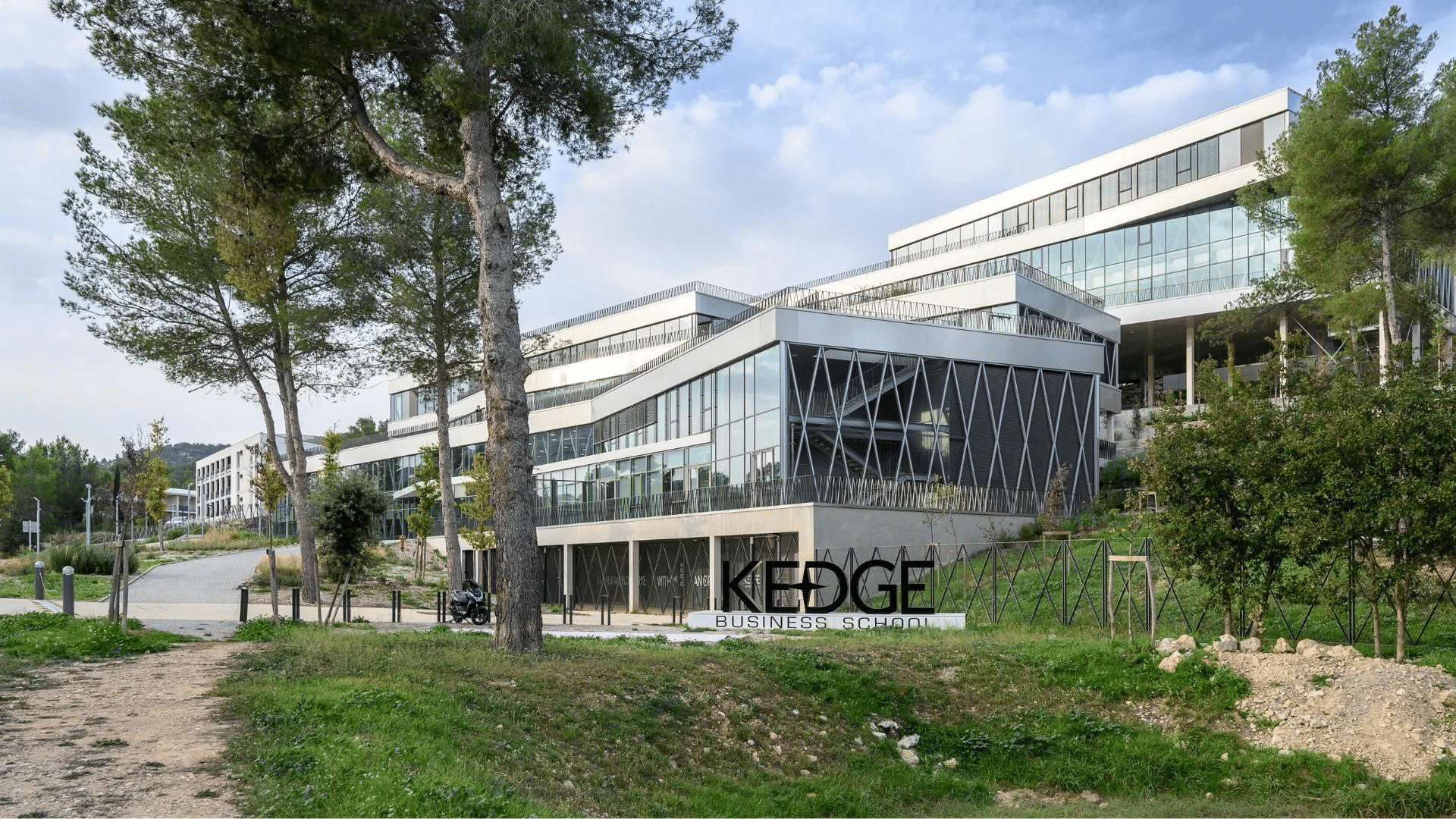 KEDGE Business School : inauguration de la Maison de la santé et du bien être sur son campus de Marseille