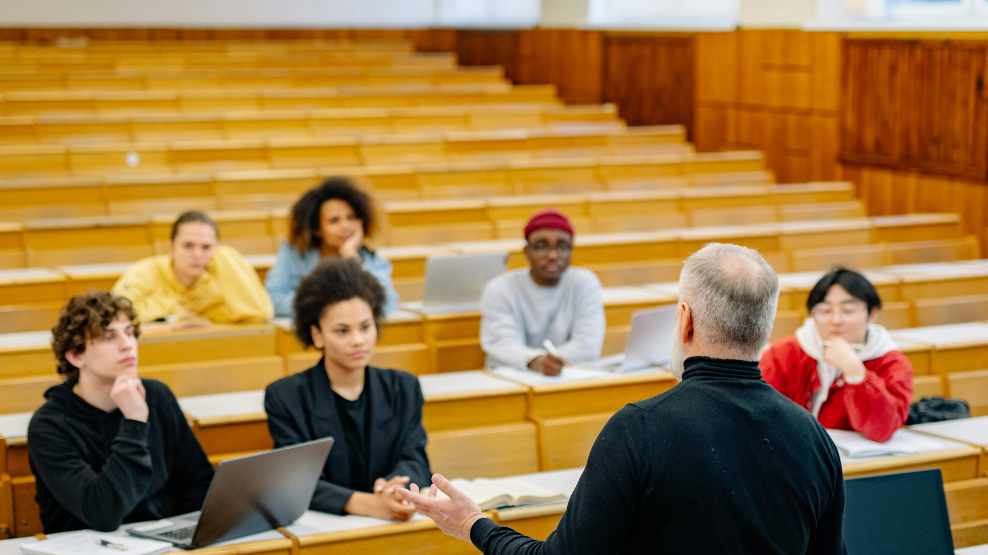  Business school : 7 critères concrets pour choisir une école qui te fera vraiment monter en compétences