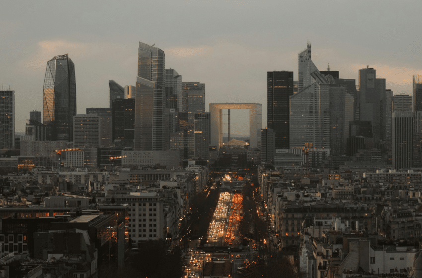 Pourquoi La Défense reste le cœur stratégique du business français ?