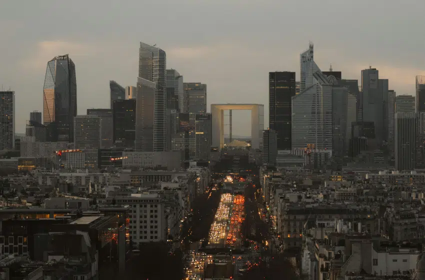 Pourquoi La Défense reste le cœur stratégique du business français ?