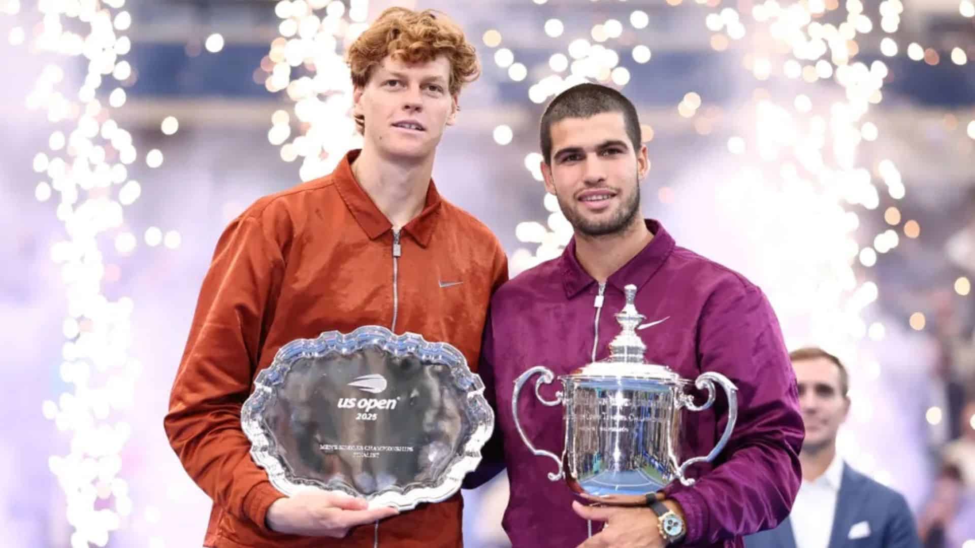 Alcaraz vs Sinner : H2H, palmarès, style de jeu – le duel qui redéfinit le tennis