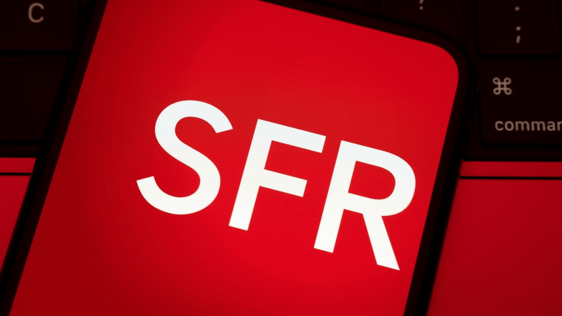 SFR bientôt démantelé : Orange, Bouygues et Free passent à l&rsquo;offensive