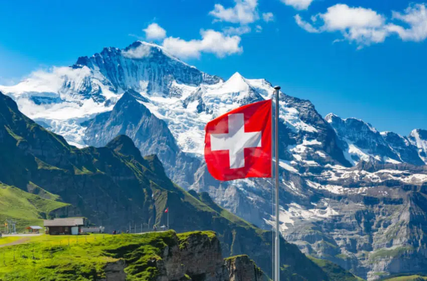 Salaire moyen en Suisse 2026 : médian 7 024 CHF, sans SMIC national