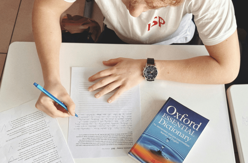 Le TOEIC : grille, niveaux et score à viser
