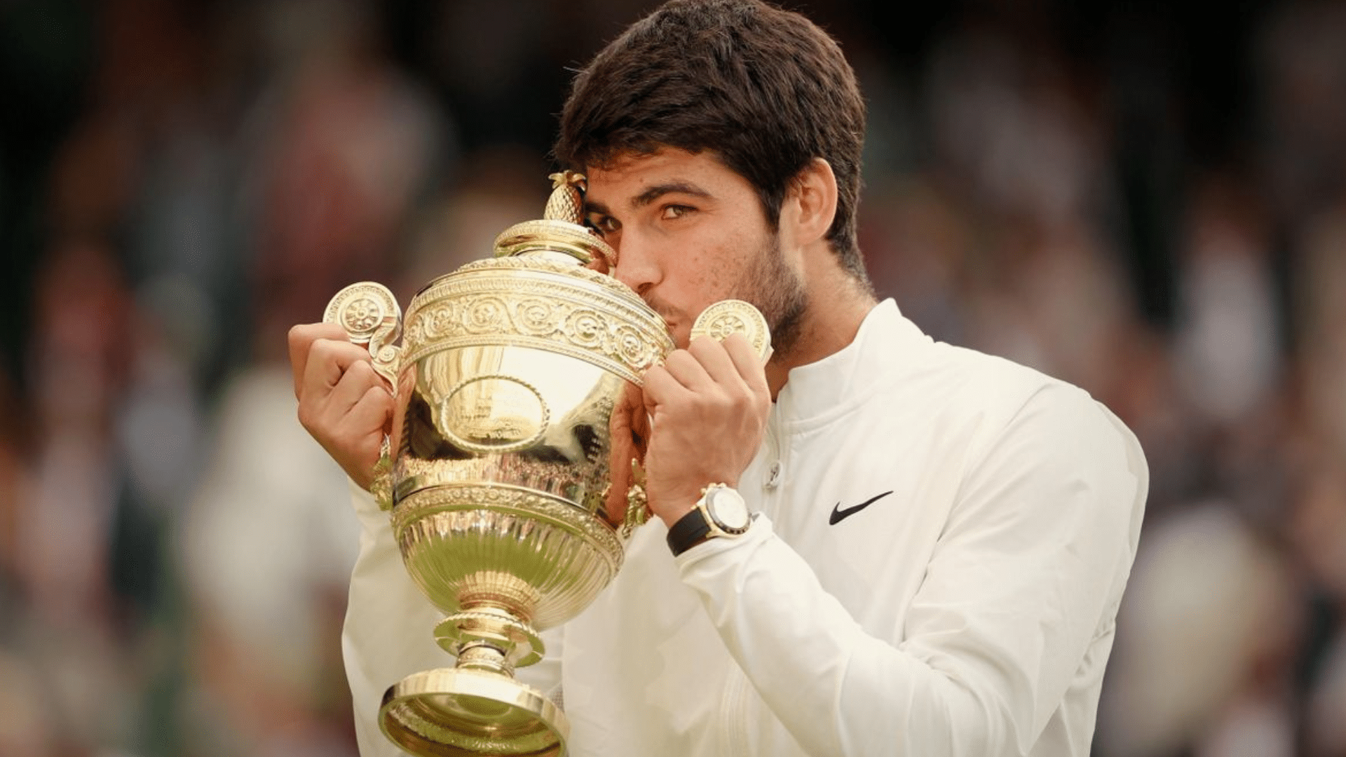 Alcaraz forfait à Wimbledon 2026 : l&rsquo;Espagnol renonce au gazon, blessé au poignet