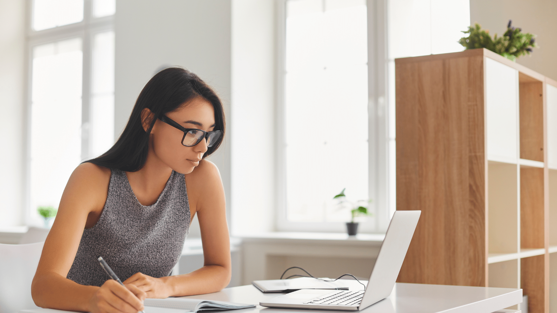 Comment rédiger un mail professionnel : structure, formules et exemples
