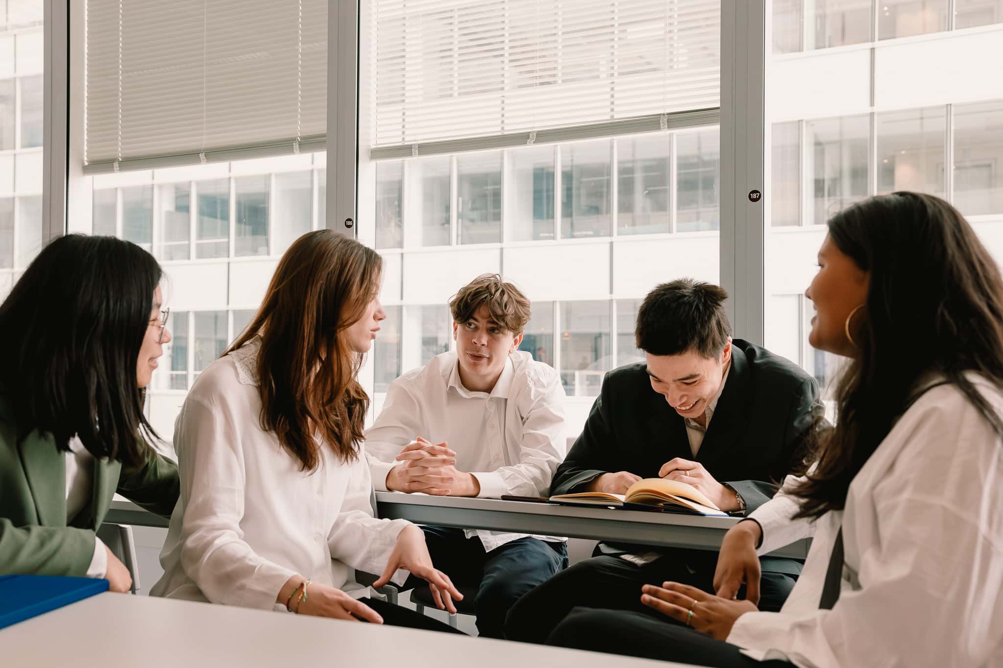 École de commerce : pourquoi la spécialisation devient un atout pour votre carrière ?