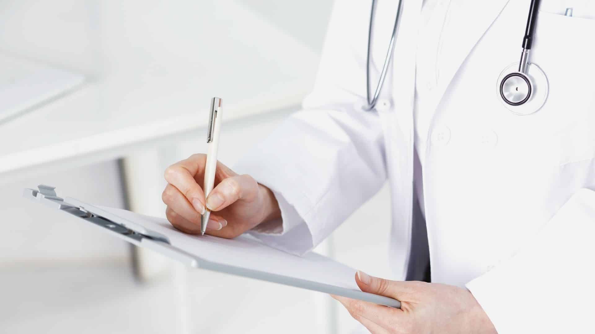 Salaire médecin France 2026 : libéral, salarié, spécialités