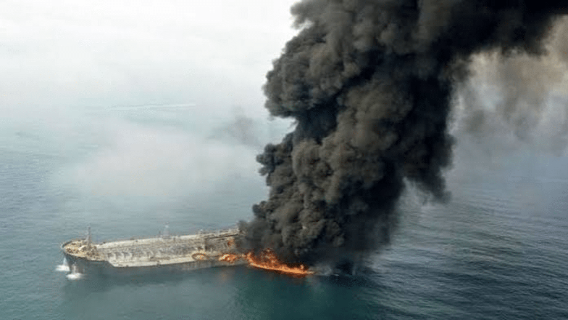 Sotchi : un pétrolier en feu en mer Noire après une attaque de drones navals